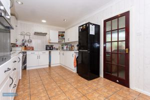 Kitchen/Breakfast Room- click for photo gallery